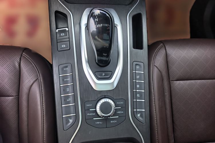 Used Wey VV6 2018 2.0T Two-Wheel-Drive Ultra-Luxury Version China V Standard Gear Lever