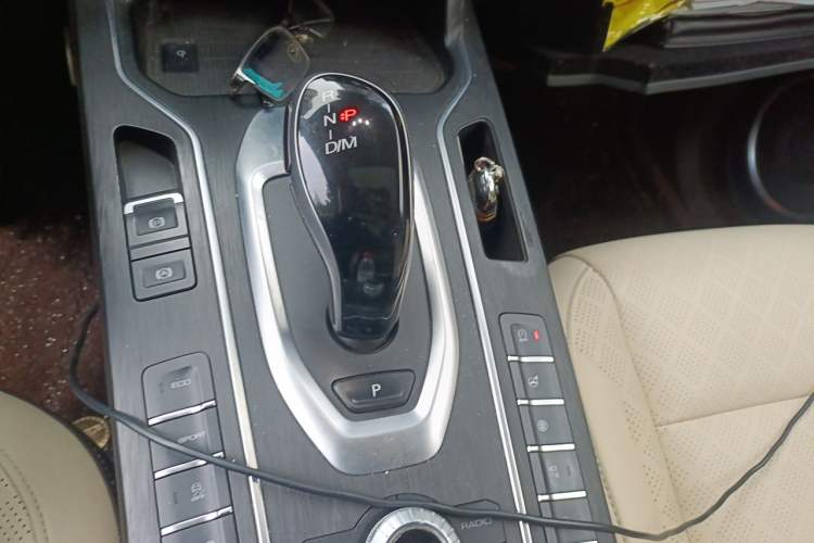 Used Wey VV6 2018 2.0T Two-Wheel Drive Flagship Version China V Standard Gear Lever