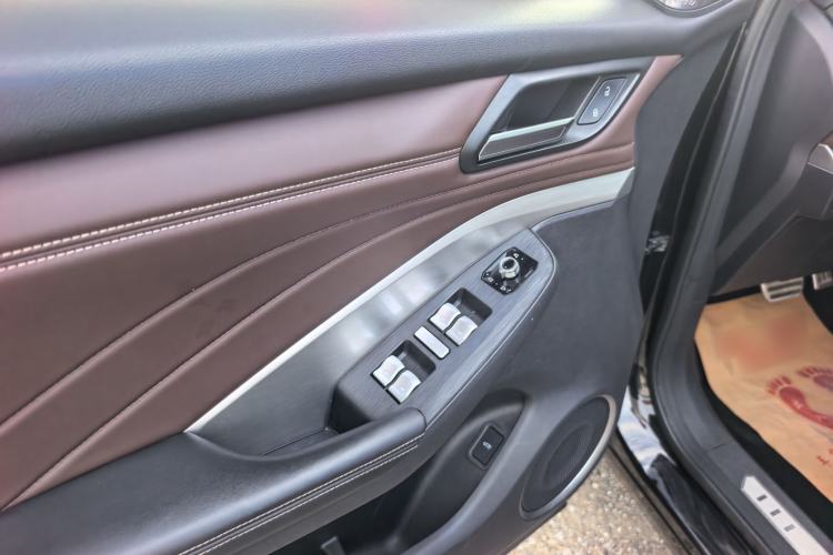Used Wey VV6 2018 2.0T Two-Wheel-Drive Ultra-Luxury Version China V Standard Interior 4
