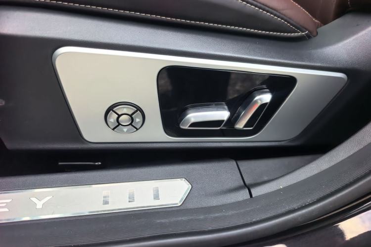 Used Wey VV6 2018 2.0T Two-Wheel-Drive Ultra-Luxury Version China V Standard Interior 5
