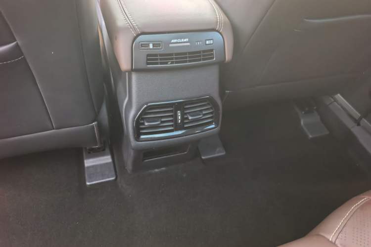Used Wey VV6 2018 2.0T Two-Wheel-Drive Ultra-Luxury Version China V Standard Interior 7