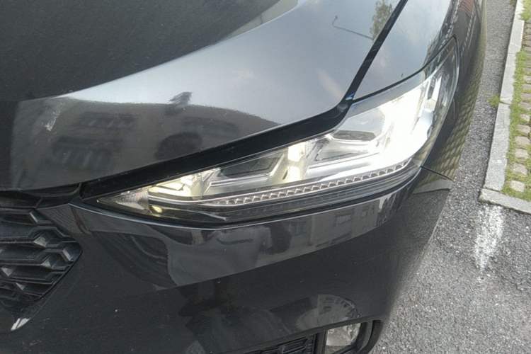 Used Wey VV6 2018 2.0T Two-Wheel-Drive Ultra-Luxury Version China V Standard Left Front Headlight