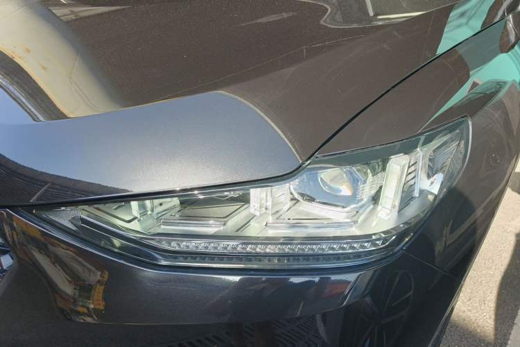 Used Wey VV6 2018 2.0T Two-Wheel-Drive Ultra-Luxury Version China V Standard Left Front Headlight