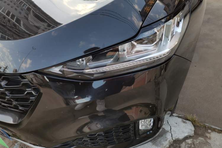Used Wey VV6 2018 2.0T Two-Wheel-Drive Ultra-Luxury Version China V Standard Left Front Headlight