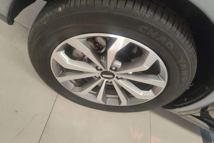 Used Wey VV6 2018 2.0T Two-Wheel-Drive Ultra-Luxury Version China V Standard Left Front Wheel Hub