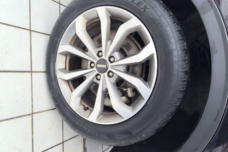 Used Wey VV6 2018 2.0T Two-Wheel-Drive Ultra-Luxury Version China V Standard Left Front Wheel Hub