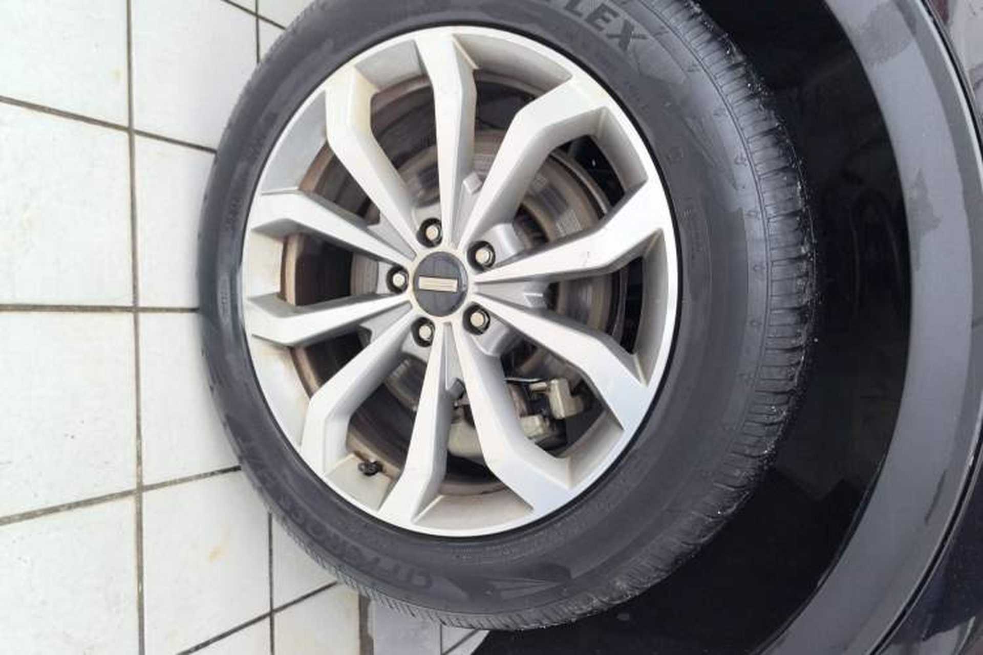 Used Wey VV6 2018 2.0T Two-Wheel-Drive Ultra-Luxury Version China V Standard Left Front Wheel Hub