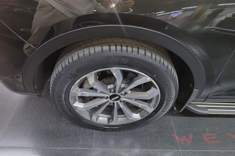 Used Wey VV6 2018 2.0T Two-Wheel Drive Flagship Version China V Standard Left Front Wheel Hub