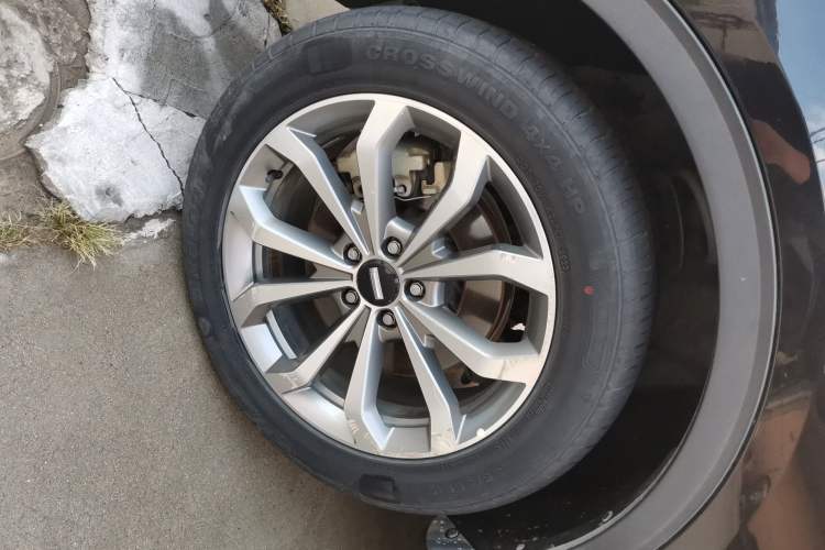 Used Wey VV6 2018 2.0T Two-Wheel-Drive Ultra-Luxury Version China V Standard Left Front Wheel Hub