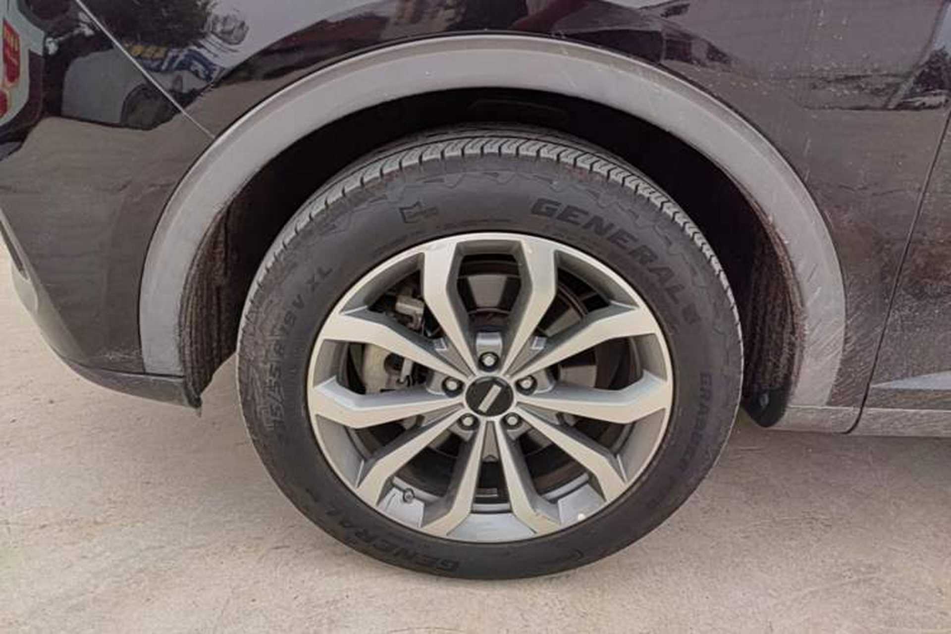 Used Wey VV6 2018 2.0T Two-Wheel-Drive Ultra-Luxury Version China V Standard Left Front Wheel Hub