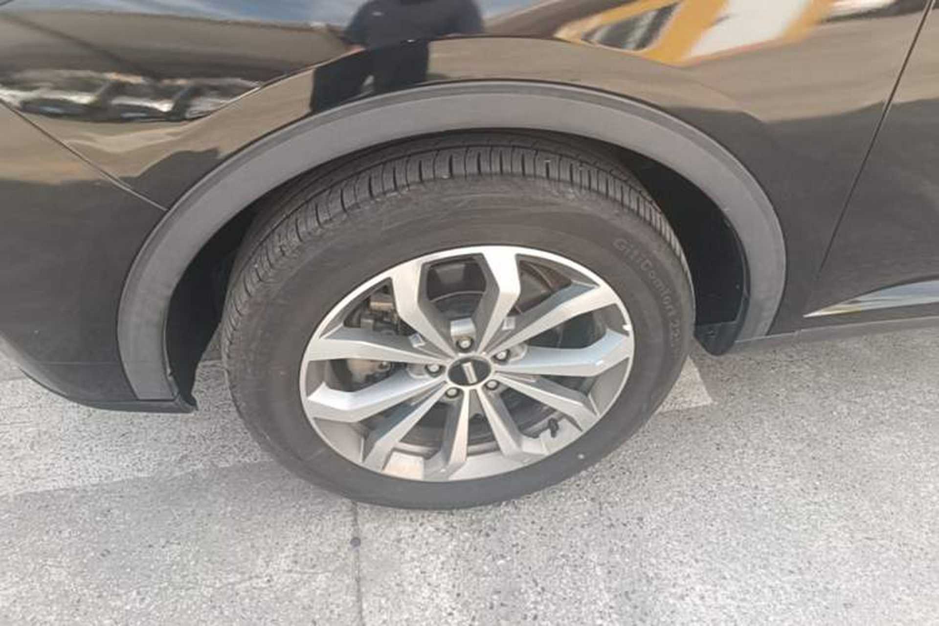 Used Wey VV6 2018 2.0T Two-Wheel-Drive Ultra-Luxury Version China V Standard Left Front Wheel Hub