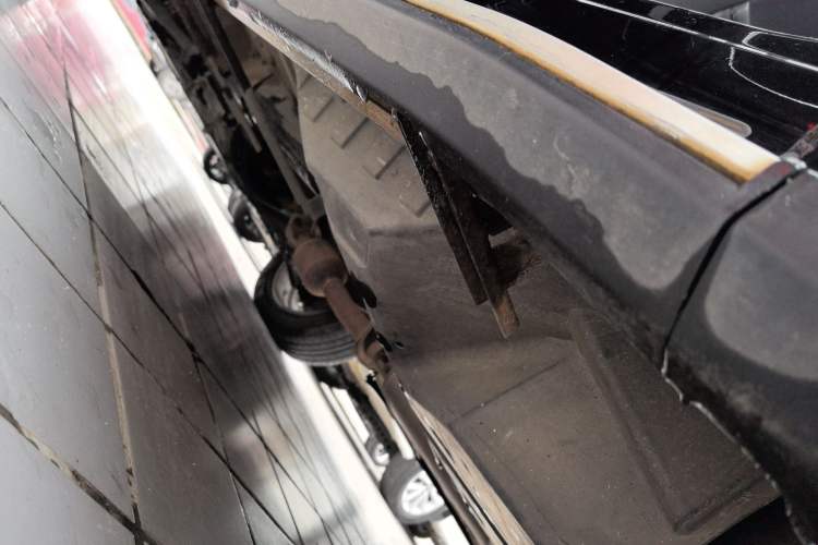 Used Wey VV6 2018 2.0T Two-Wheel-Drive Ultra-Luxury Version China V Standard Left Side Sill