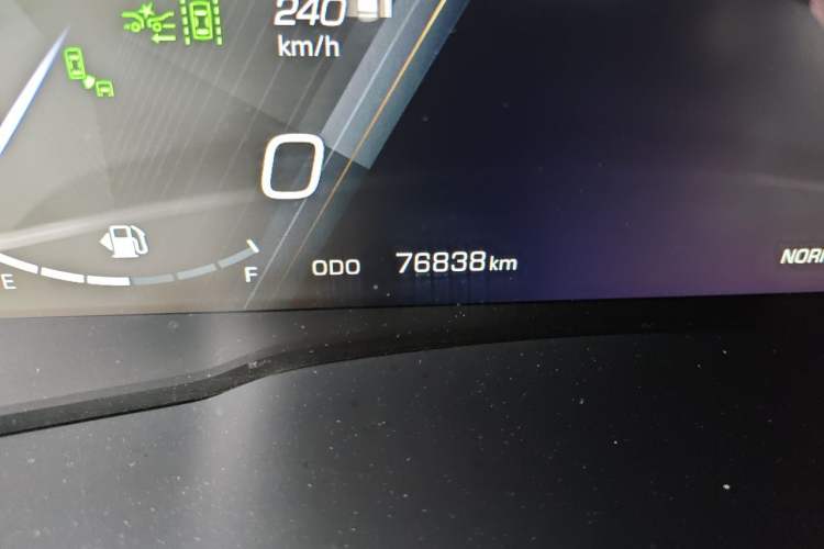 Used Wey VV6 2018 2.0T Two-Wheel Drive Flagship Version China V Standard Odometer Close Up