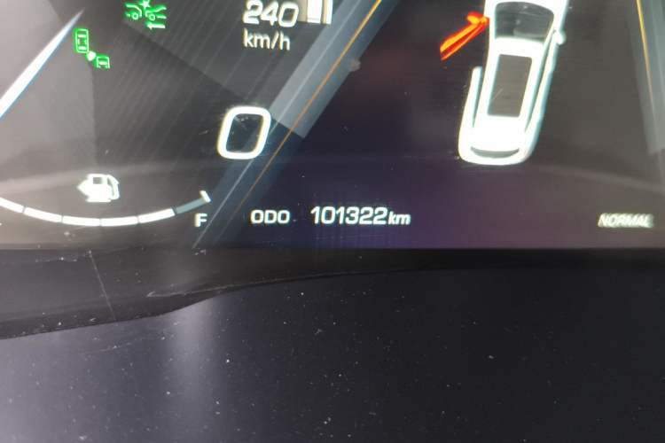 Used Wey VV6 2018 2.0T Two-Wheel-Drive Ultra-Luxury Version China V Standard Odometer Close Up