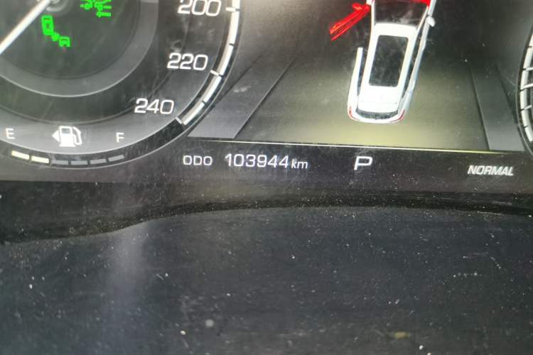 Used Wey VV6 2018 2.0T Two-Wheel-Drive Ultra-Luxury Version China V Standard Odometer Close Up