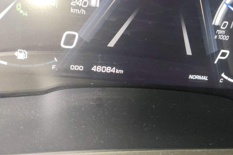 Used Wey VV6 2018 2.0T Two-Wheel Drive Flagship Version China V Standard Odometer Close Up