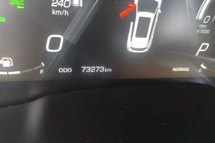 Used Wey VV6 2018 2.0T Two-Wheel-Drive Ultra-Luxury Version China V Standard Odometer Close Up