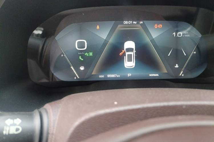 Used Wey VV6 2018 2.0T Two-Wheel Drive Flagship Version China V Standard Odometer Close Up