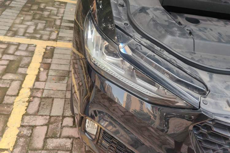 Used Wey VV6 2018 2.0T Two-Wheel Drive Flagship Version China V Standard Right Front Headlight