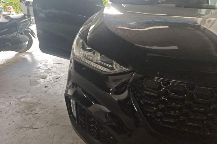 Used Wey VV6 2018 2.0T Two-Wheel-Drive Ultra-Luxury Version China V Standard Right Front Headlight