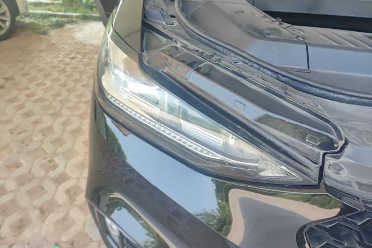 Used Wey VV6 2018 2.0T Two-Wheel-Drive Ultra-Luxury Version China V Standard Right Front Headlight
