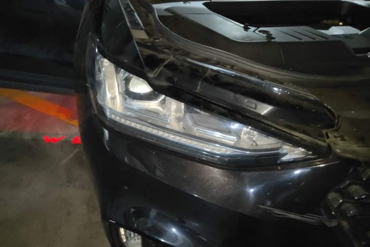 Used Wey VV6 2018 2.0T Two-Wheel-Drive Ultra-Luxury Version China V Standard Right Front Headlight