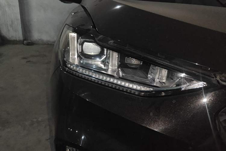 Used Wey VV6 2018 2.0T Two-Wheel-Drive Ultra-Luxury Version China V Standard Right Front Headlight