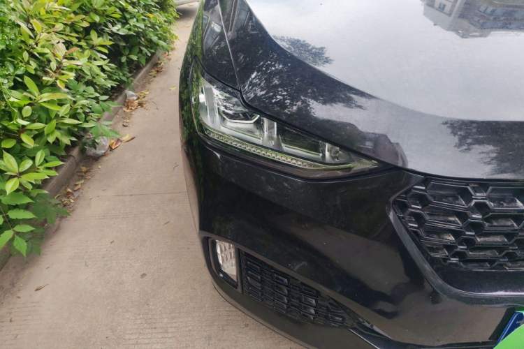 Used Wey VV6 2018 2.0T Two-Wheel-Drive Ultra-Luxury Version China V Standard Right Front Headlight