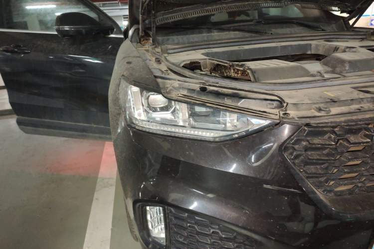 Used Wey VV6 2018 2.0T Two-Wheel-Drive Ultra-Luxury Version China V Standard Right Front Headlight