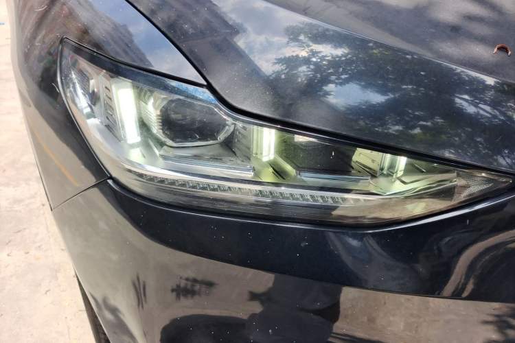 Used Wey VV6 2018 2.0T Two-Wheel-Drive Ultra-Luxury Version China V Standard Right Front Headlight