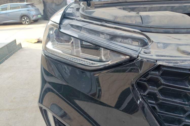 Used Wey VV6 2018 2.0T Two-Wheel-Drive Ultra-Luxury Version China V Standard Right Front Headlight