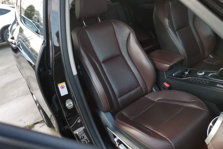 Used Wey VV6 2018 2.0T Two-Wheel-Drive Ultra-Luxury Version China V Standard Right Front Seat