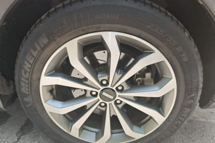 Used Wey VV6 2018 2.0T Four-Wheel Drive Flagship Version China V Standard Right Front Wheel Hub
