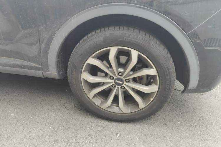 Used Wey VV6 2018 2.0T Two-Wheel-Drive Ultra-Luxury Version China V Standard Right Front Wheel Hub