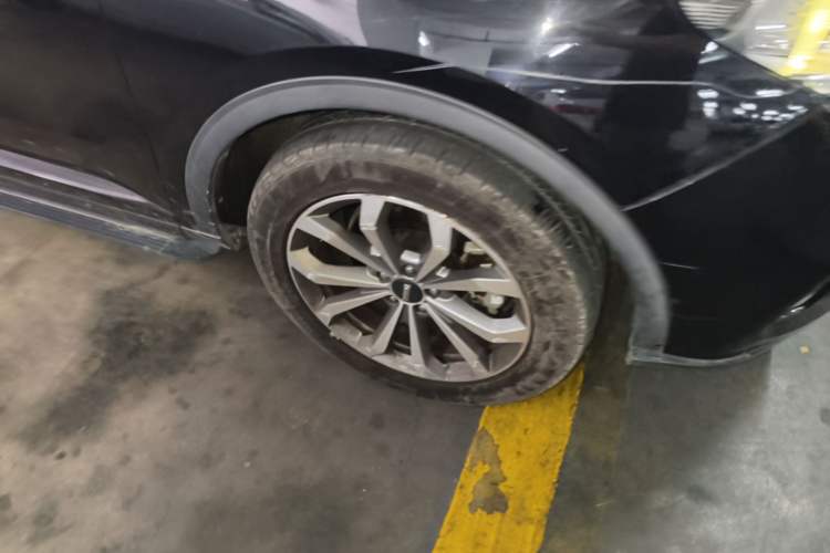 Used Wey VV6 2018 2.0T Two-Wheel-Drive Ultra-Luxury Version China V Standard Right Front Wheel Hub