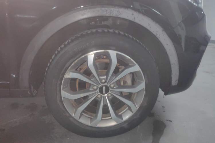 Used Wey VV6 2018 2.0T Two-Wheel-Drive Ultra-Luxury Version China V Standard Right Front Wheel Hub