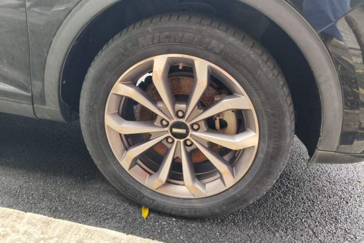 Used Wey VV6 2018 2.0T Two-Wheel-Drive Ultra-Luxury Version China V Standard Right Front Wheel Hub