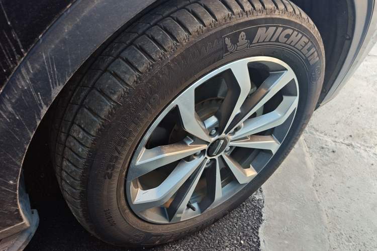 Used Wey VV6 2018 2.0T Four-Wheel Drive Flagship Version China V Standard Right Front Wheel Hub