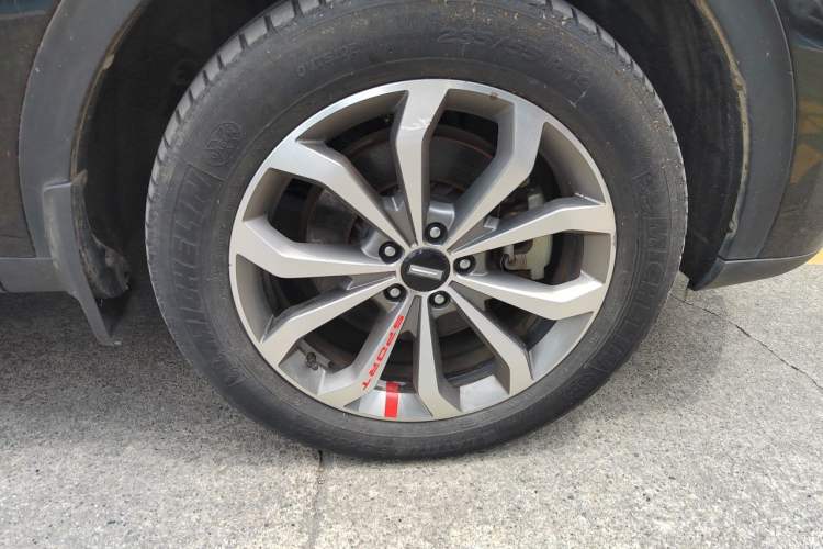Used Wey VV6 2018 2.0T Two-Wheel-Drive Ultra-Luxury Version China V Standard Right Front Wheel Hub