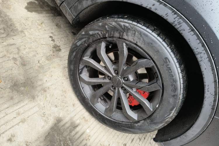 Used Wey VV6 2018 2.0T Two-Wheel-Drive Ultra-Luxury Version China V Standard Right Front Wheel Hub