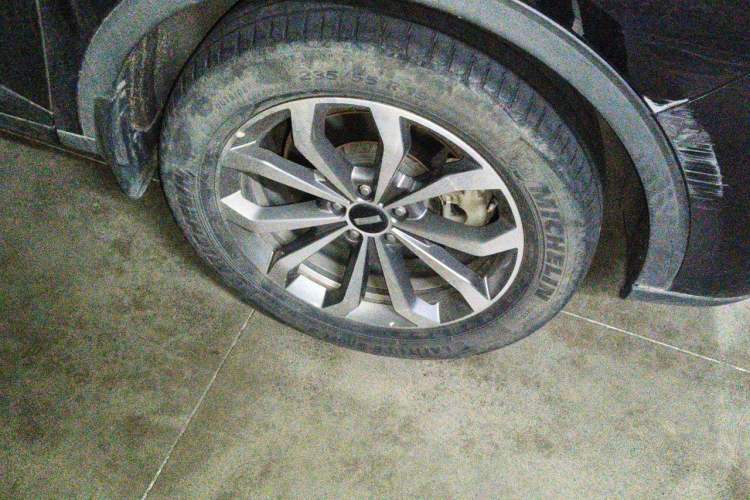 Used Wey VV6 2018 2.0T Two-Wheel-Drive Ultra-Luxury Version China V Standard Right Front Wheel Hub