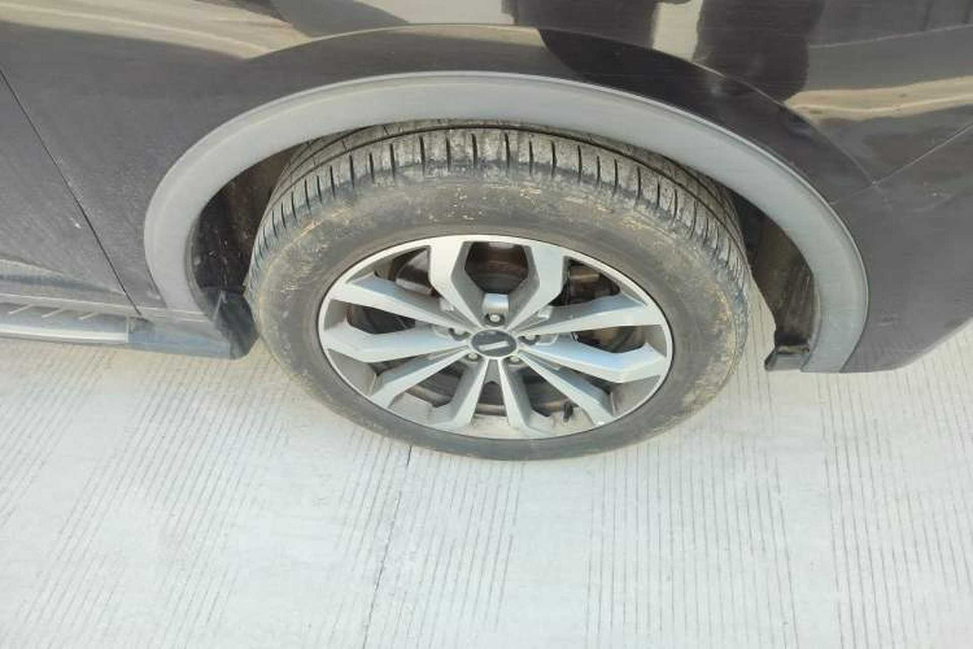 Used Wey VV6 2018 2.0T Two-Wheel Drive Flagship Version China V Standard Right Front Wheel Hub