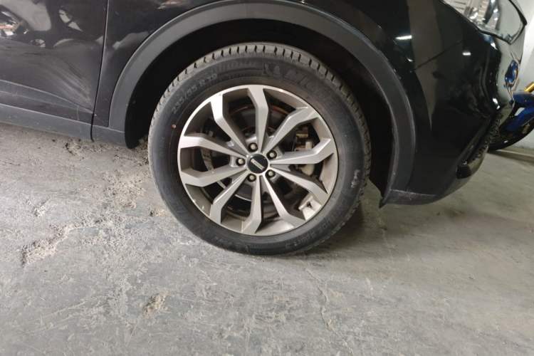 Used Wey VV6 2018 2.0T Two-Wheel-Drive Ultra-Luxury Version China V Standard Right Front Wheel Hub