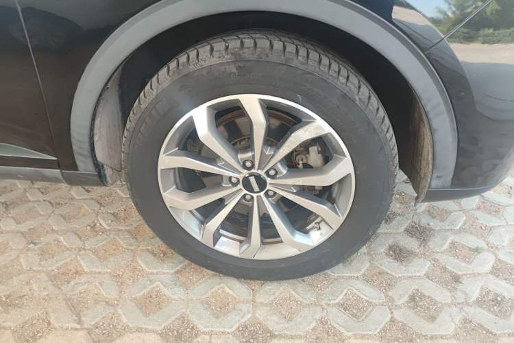 Used Wey VV6 2018 2.0T Two-Wheel-Drive Ultra-Luxury Version China V Standard Right Front Wheel Hub