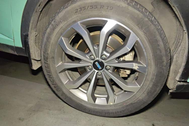 Used Wey VV6 2018 2.0T Two-Wheel-Drive Ultra-Luxury Version China V Standard Right Front Wheel Hub