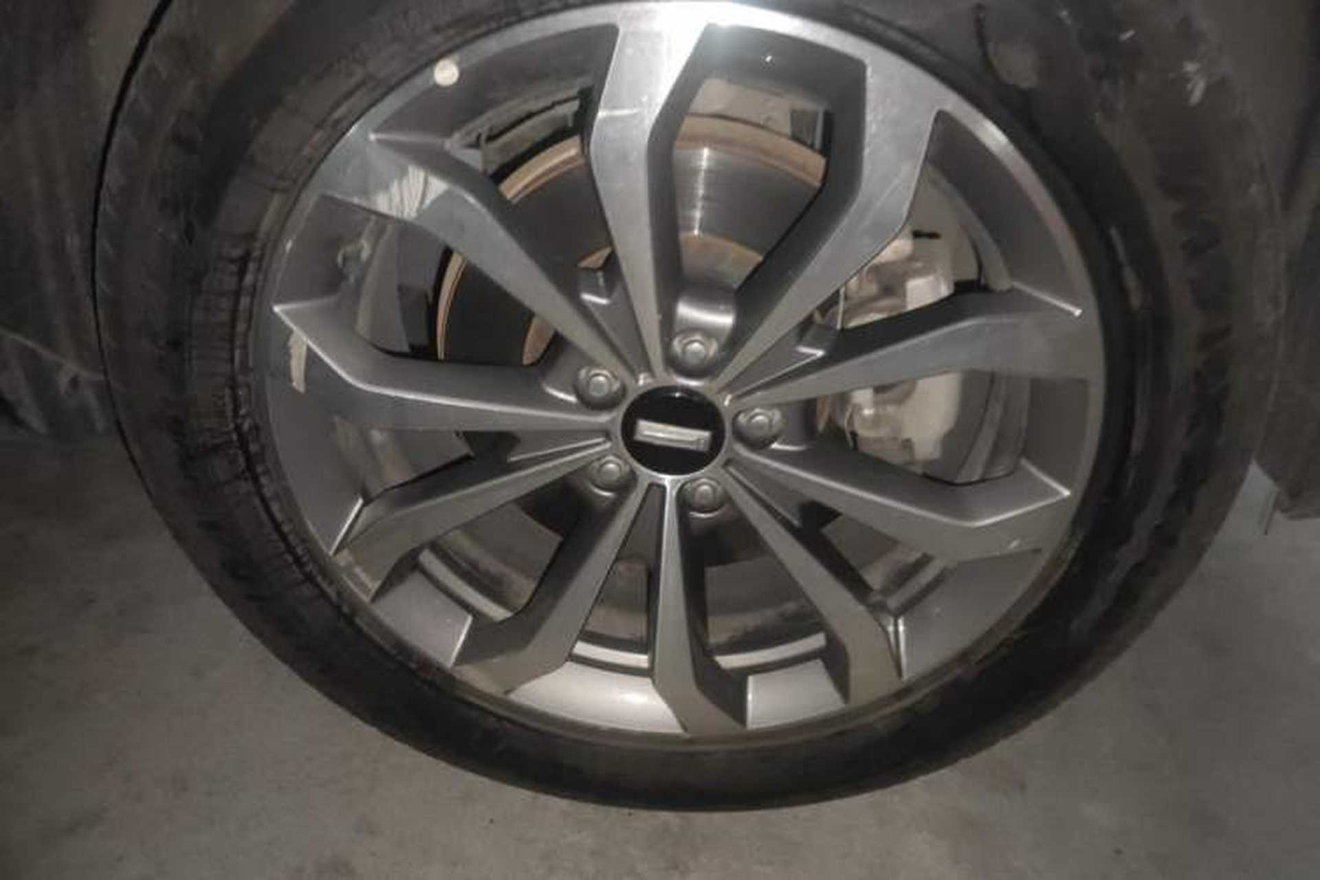 Used Wey VV6 2018 2.0T Two-Wheel Drive Flagship Version China V Standard Right Front Wheel Hub