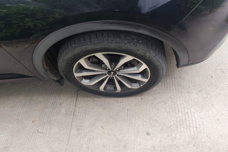 Used Wey VV6 2018 2.0T Two-Wheel-Drive Ultra-Luxury Version China V Standard Right Front Wheel Hub