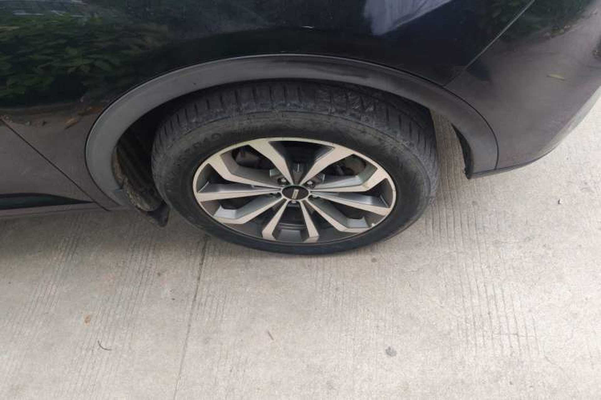 Used Wey VV6 2018 2.0T Two-Wheel-Drive Ultra-Luxury Version China V Standard Right Front Wheel Hub