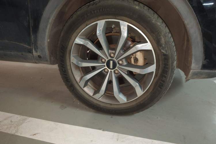 Used Wey VV6 2018 2.0T Two-Wheel-Drive Ultra-Luxury Version China V Standard Right Front Wheel Hub