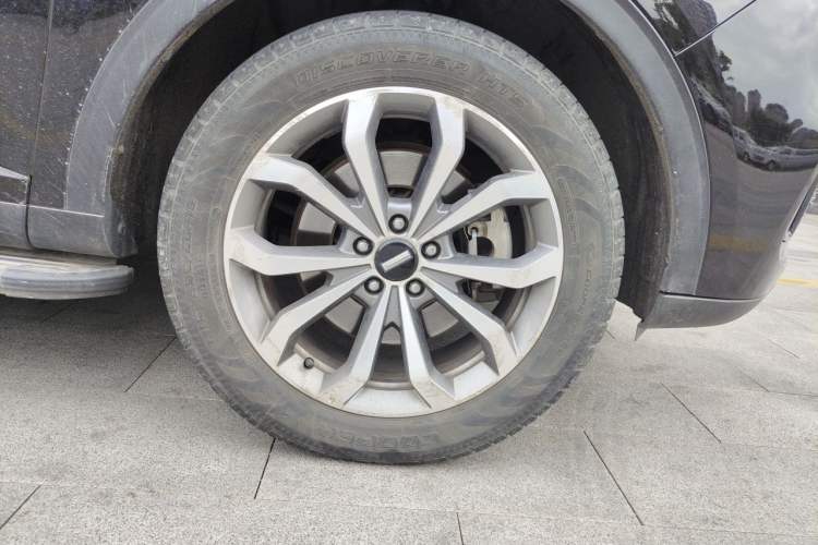 Used Wey VV6 2018 2.0T Two-Wheel-Drive Ultra-Luxury Version China V Standard Right Front Wheel Hub